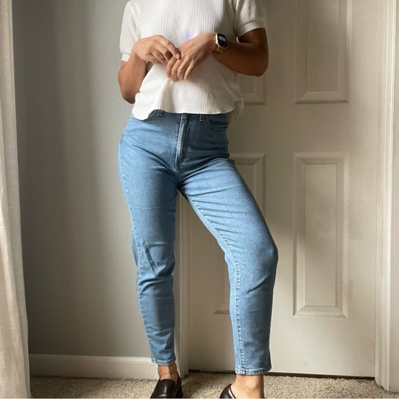 Levi’s High Waist Taper Jeans - Picture 4 of 8